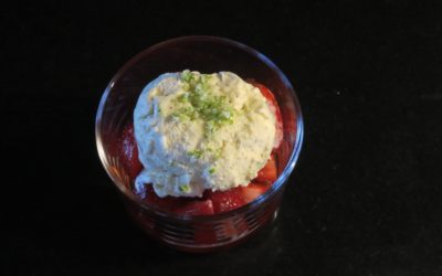 Marinerade jordgubbar med vaniljglass